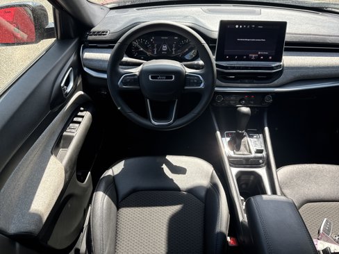 Used 2024 Jeep Compass Latitude image 7