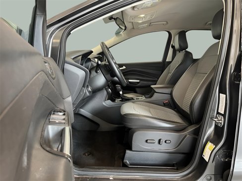 Used 2018 Ford Escape SE w/ SE Sport Appearance Package image 16