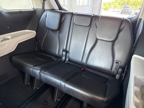 Used 2022 Kia Carnival EX image 30