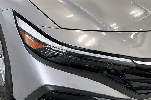 Certified 2025 Hyundai Elantra SE image 29