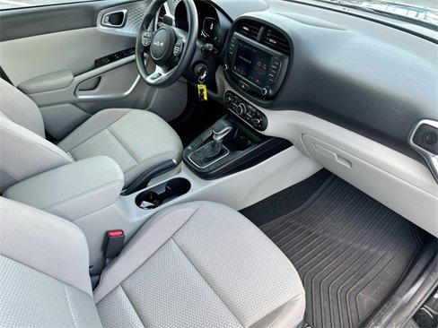 Used 2023 Kia Soul LX w/ LX Technology Package image 9