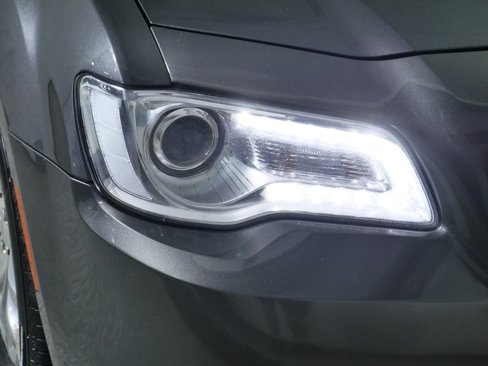 Used 2018 Chrysler 300 Touring image 16