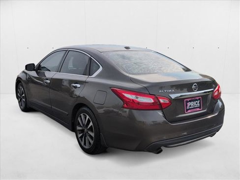 Used 2016 Nissan Altima 2.5 SL w/ 2.5 Technology Package image 10