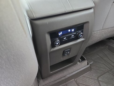Used 2020 Chevrolet Traverse LT w/ Driver Confidence II Package image 27