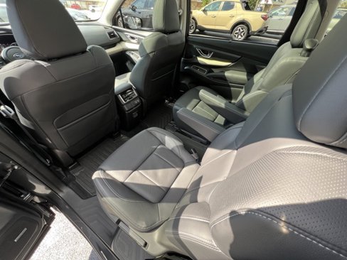 Used 2022 Subaru Ascent Limited w/ Technology Package image 5