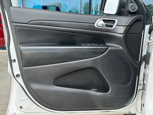 Used 2018 Jeep Grand Cherokee Altitude image 11
