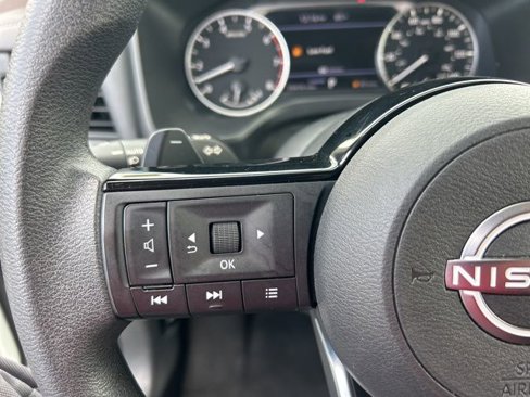 Used 2023 Nissan Rogue SV image 19