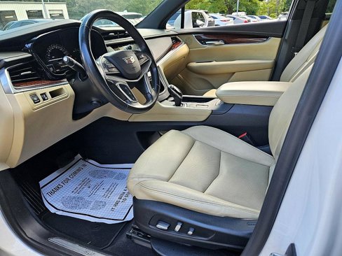 Used 2018 Cadillac XT5 Luxury w/ Driver Awareness Package image 7