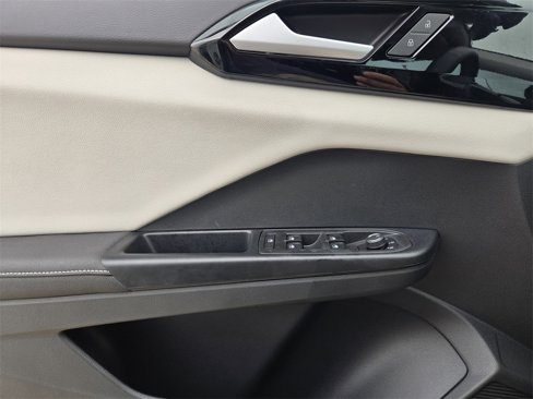 New 2025 Volkswagen Taos S image 17