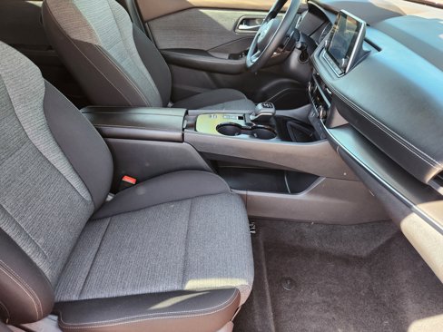 Used 2023 Nissan Rogue SV image 14