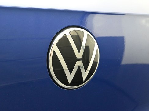Used 2023 Volkswagen Golf 20th Anniversary Edition image 22