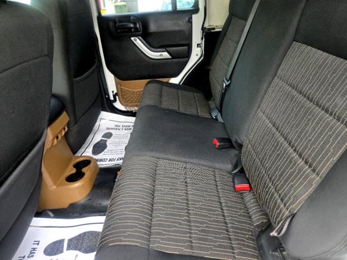 Used 2012 Jeep Wrangler Unlimited Rubicon w/ Connectivity Group image 32