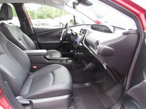 Used 2021 Toyota Prius XLE w/ Advanced Technology Package image 18