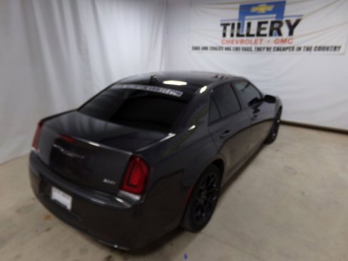 Used 2020 Chrysler 300 Touring w/ Sport Appearance Package image 6