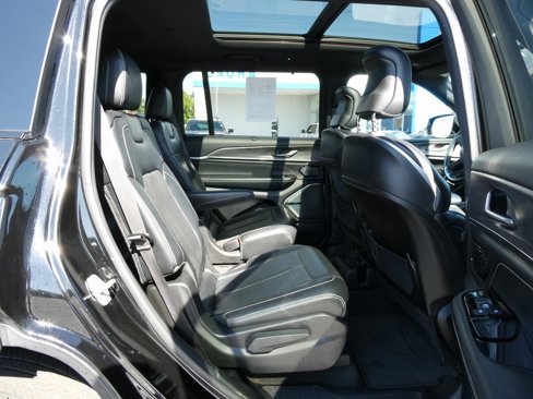 Used 2021 Jeep Grand Cherokee L Overland w/ Luxury Tech Group IV image 16