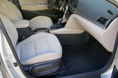 Used 2017 Hyundai Elantra SE image 20