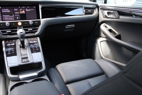 Used 2024 Porsche Macan image 18