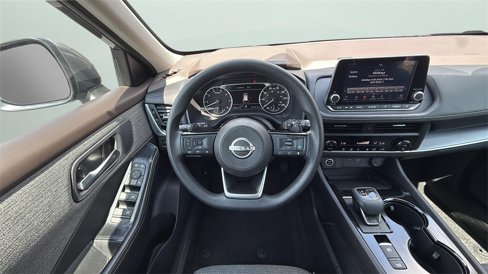 Used 2023 Nissan Rogue SV image 11
