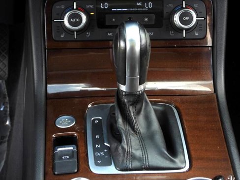 Used 2016 Volkswagen Touareg Sport image 36