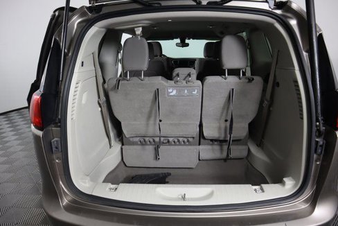 Used 2018 Chrysler Pacifica Touring Plus image 42