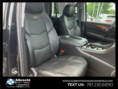 Used 2018 Cadillac Escalade Luxury image 12