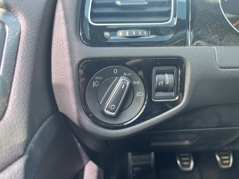 Used 2021 Volkswagen GTI SE image 24
