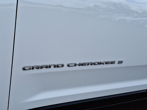 Used 2024 Jeep Grand Cherokee Limited w/ MOPAR Finishing Package image 32