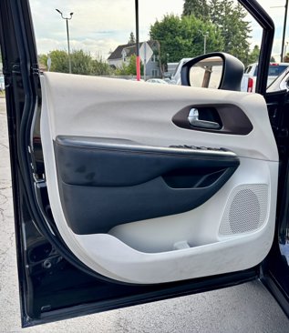 Used 2017 Chrysler Pacifica LX image 26