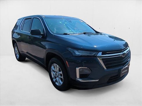 Used 2022 Chevrolet Traverse LS image 3