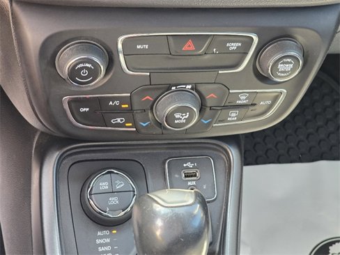 Used 2019 Jeep Compass Trailhawk image 18