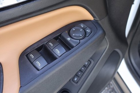 Used 2018 Chevrolet Equinox Premier image 11