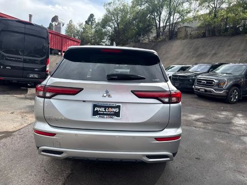 Used 2023 Mitsubishi Outlander SE image 6