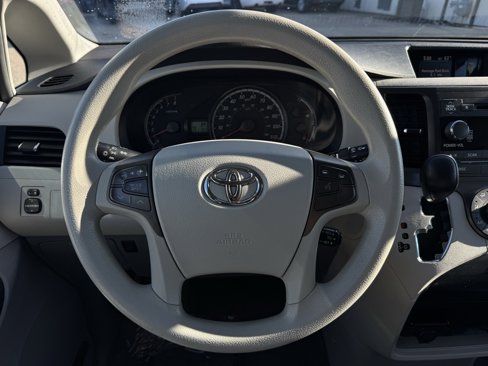 Used 2011 Toyota Sienna LE image 22