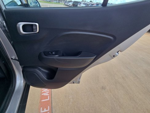 Used 2024 Hyundai Venue SEL image 25