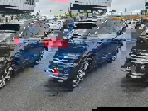 Used 2021 Kia Niro LX image 3