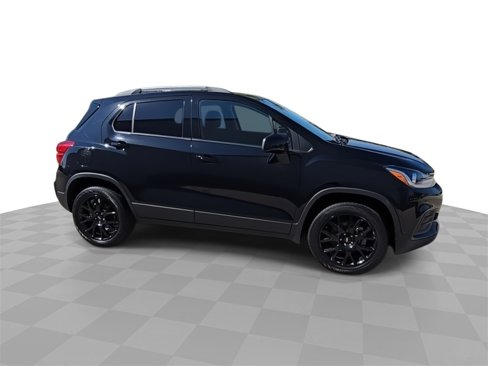 Certified 2022 Chevrolet Trax LT w/ Midnight Edition image 9