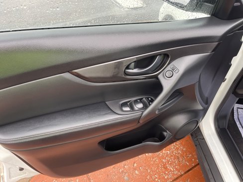Used 2020 Nissan Rogue S image 7