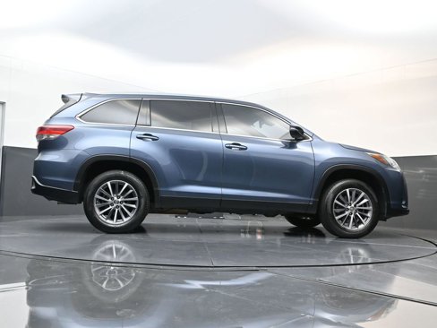 Used 2019 Toyota Highlander SE image 22
