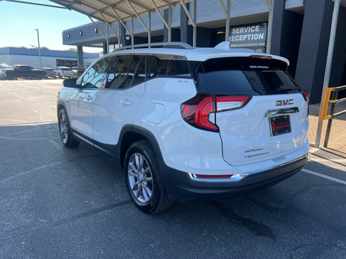 Used 2023 GMC Terrain SLT image 4