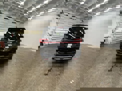 Used 2024 Chrysler Pacifica Select image 5