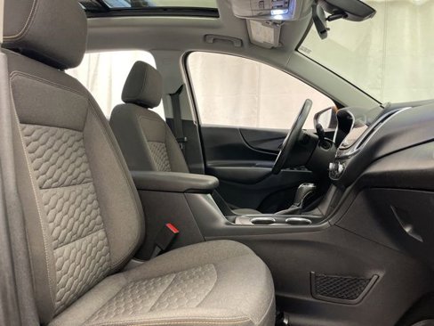 Used 2018 Chevrolet Equinox LT w/ Sun & Infotainment Package image 11