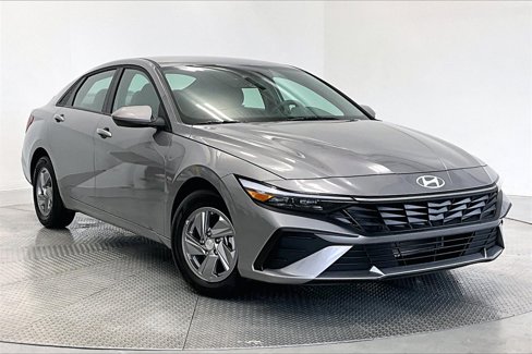 Certified 2025 Hyundai Elantra SE image 11