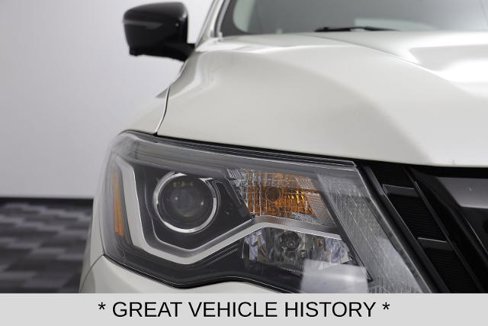 Used 2018 Nissan Pathfinder SL w/ Midnight Edition Package image 6