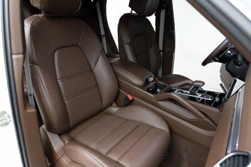 Used 2022 Porsche Cayenne Platinum Edition image 30