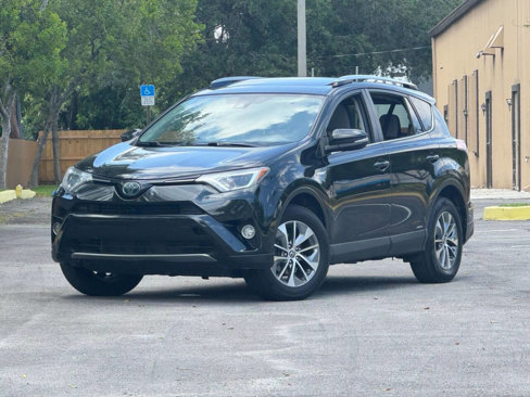 Used 2017 Toyota RAV4 XLE image 1