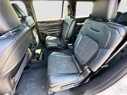 Used 2021 Jeep Grand Cherokee L Laredo image 22