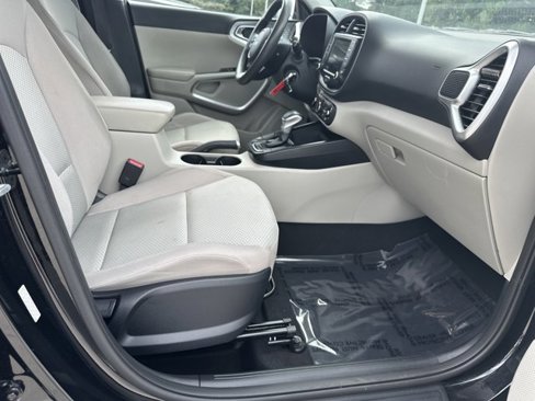Used 2022 Kia Soul LX image 15