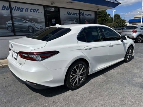 Used 2022 Toyota Camry XLE image 6