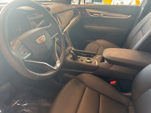 Used 2025 Cadillac XT6 Luxury image 8