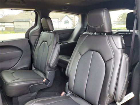 New 2025 Chrysler Pacifica Select image 10